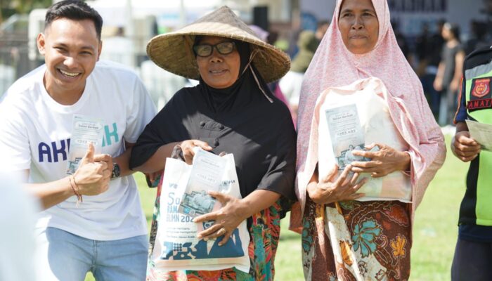 Safari Ramadan BUMN, PLN Berikan 1.000 Paket Sembako Murah ke Masyarakat Lombok Tengah
