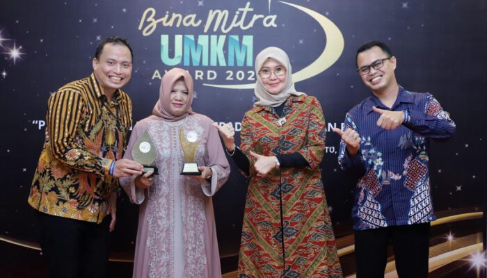 Sukses Bawa Mitra Binaan ‘Rumah Sandal Geulis’ Go Internasional, Jasa Raharja Raih Predikat Gold dalam Ajang Bina Mitra UMKM Award 2024