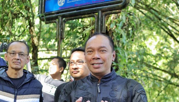 Jasa Raharja Bersama Komunitas Motor Tomohon Gelar Safety Riding dan Pembersihan Rambu Lalu Lintas