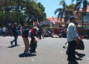 Belasan Ribu Relawan Kawal Iqbal-Dinda ke KPU NTB, Aksi Bersih-Bersih Jadi Sorotan