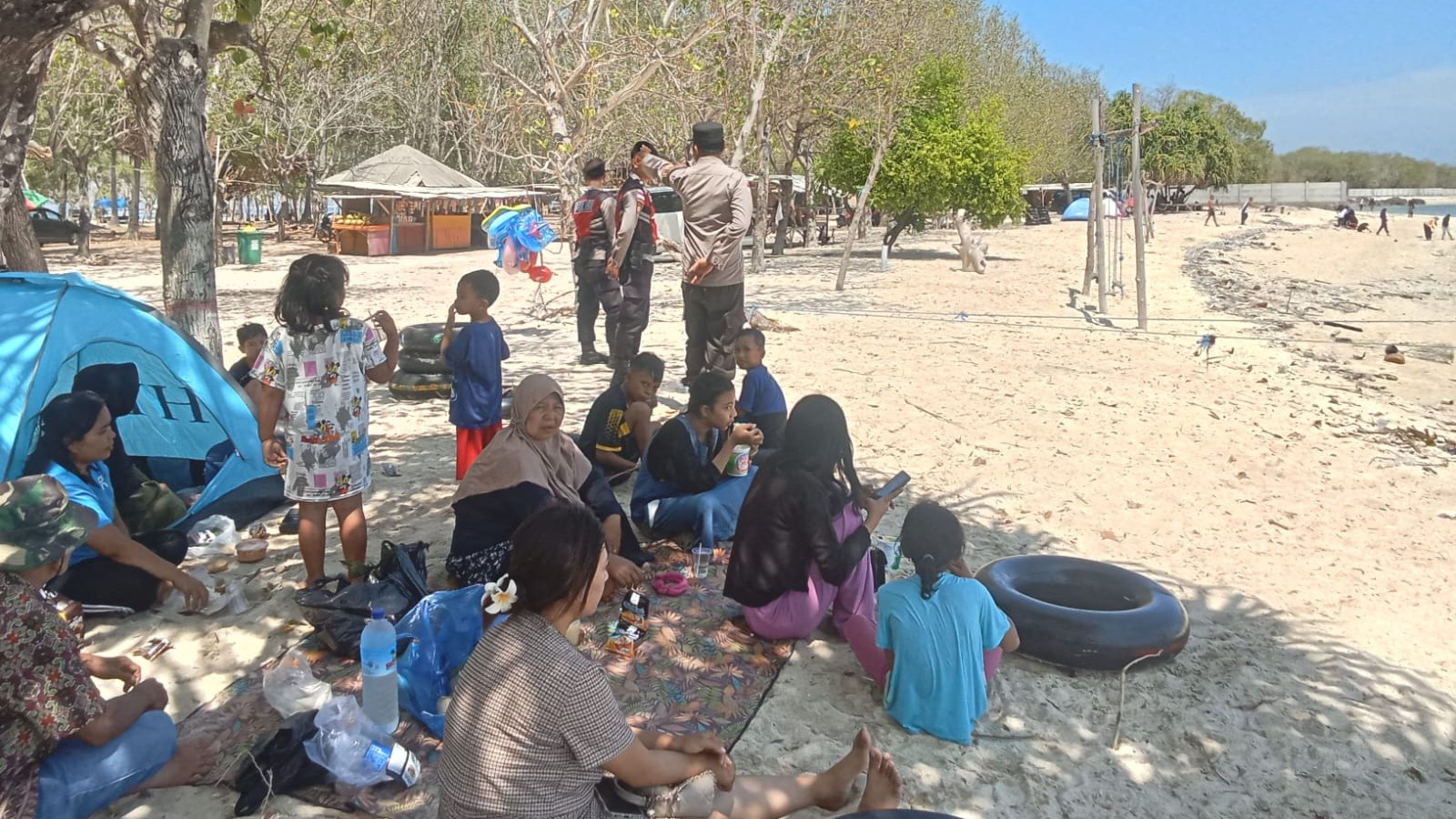 Cegah Kriminalitas, Polsek Sekotong Aktif Patroli di Pantai Elak-Elak