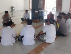 Kapolsek Poto Tano gelar Jumat Curhat silaturahmi di Masjid Darussalam