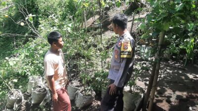 Ketahanan Pangan Dimulai dari Rumah! Bhabinkamtibmas Beri Dukungan