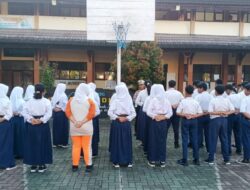 Satlantas Polres Lobar Latih Siswa SMPN 1 Gerung Jadi Pelopor Keselamatan