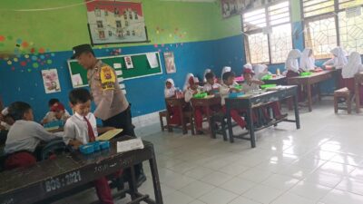 Polsek Kediri Kawal Program Makanan Bergizi Gratis di SDN 2 Ombe