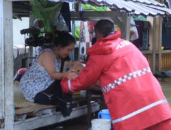 Sat Samapta Polres Sumbawa Barat Salurkan Bansos Sasar Warga Terdampak Banjir
