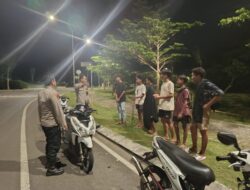 Patroli Fajar Humanis Polres Loteng Imbau Pemuda Tidak Lakukan Perang Petasan.
