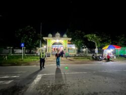 Aman dan Khusyuk! Polisi Sekotong Kawal Sholat Tarawih