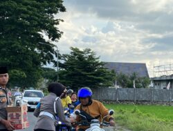 Ciptakan Kebersamaan di Bulan Ramadhan, Polres Sumbawa Barat Bagikan Takjil kepada Masyarakat