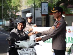 Polres Dompu Berbagi Berkah Ramadhan, Waka Polres dan Kasat Lantas Pimpin Pembagian Takjil