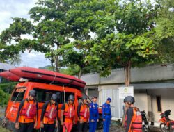 Seorang Pemuda Tenggelam Sat Polairud Bersama Direktorat Polair Polda NTB dan Basarnas Lakukan Pencarian