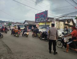 Polsek Maluk Turunkan Anggota Antisipasi Kemacetan Lalu Lintas di Titik Rawan saat Ngabuburit