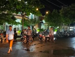 Polisi Siaga! Pengamanan Tarawih di Labuapi Berjalan Lancar