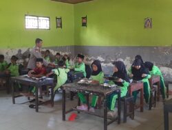 Kapolsek Lembar Pastikan Penyaluran MBG Berjalan Aman dan Lancar