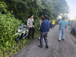 Bhabinkamtibmas Bersama Warga Desa Mantar Evakuasi Korban Kecelakaan Tunggal Terperosok ke jurang, Korban Selamat