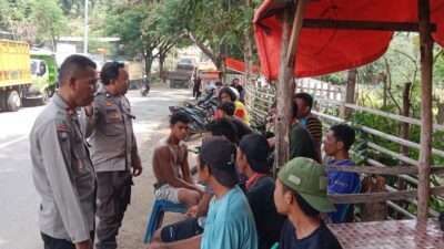 Sat Binmas Polres Bima Kota Laksanakan Jum’at Curhat di Area Gudang Jagung Sambinae