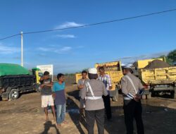 Satlantas Polres Bima Kota Sosialisasikan Kamseltibcarlantas kepada Sopir Truk Pasir di Amahami