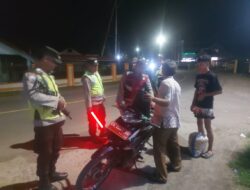 Antisipasi Kejahatan Malam, Polsek Seteluk Gelar KRYD Sasar Kendaraan dan Sajam
