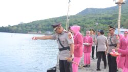 Peringati Hari Bhayangkara ke-79, Kapolres Sumbawa Barat Pimpin Upacara Tabur Bunga di Laut