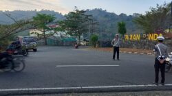 Rawan Pagi, Satlantas Polres Bima Laksanakan Pengamanan dan Gatur Lalin Serta Sosialisasi Operasi Patuh Rinjani 2025