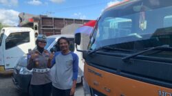 Tugu Tank Gerung Jadi Titik Patriotisme: Polantas Bagikan Bendera Merah Putih