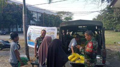 Babinsa Turida Dampingi Gerakan Pangan Murah, Warga Antusias Borong Beras SPHP