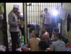 Polres Loteng Berbagi Untuk Para Tahanan di Malam Perayaan Maulid Nabi Muhammad SAW. 