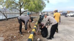 Polsek Kawasan dan Sat Polairud Polres Bima Kota Gelar Baksos Bersih-Bersih di Dermaga Pelabuhan Bima