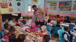 Bhabinkamtibmas Desa Pesa Dampingi dan Monitoring Penyaluran Program Makan Bergizi Gratis
