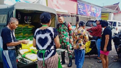 Bersama Bulog, TNI Bantu Stabilkan Harga Beras di Mataram