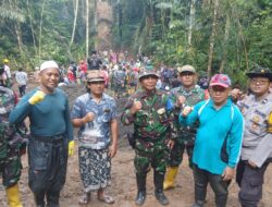 Kades, TNI-Polri bersama Masyarakat Giri Madia dan Dasan Geria Bahu-Membahu Bangun Jembatan