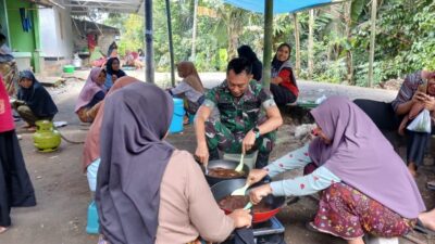 Dodol Ketan Jadi Bukti Kehangatan Satgas TMMD Ke-126 Kodim 1606 Mataram dan Warga