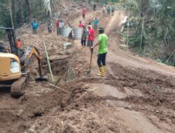 Satgas TMMD ke-126 Kodim 1606 Mataram Pasang Armco Perlebar Akses Jembatan Giri Madia