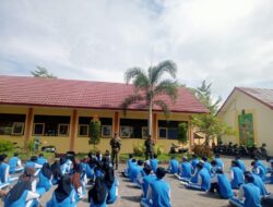 Bekali Mental Siswa PKL, Koramil Gunungsari Hadir di Sekolah