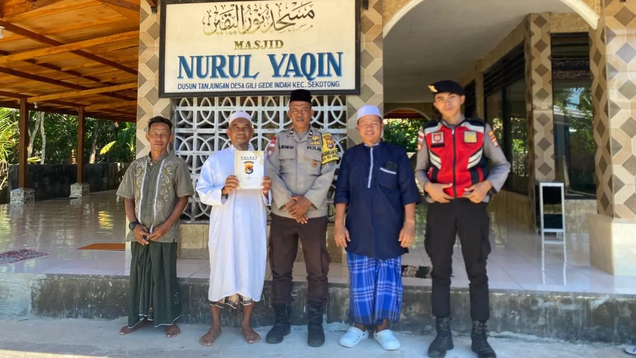 Wujud Kepedulian Polri di Pelosok, Kapolres Lombok Barat Salurkan Bantuan Spesial untuk Masjid di Gili Gede Indah
