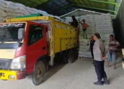 Optimalisasi Serapan Jagung, Polsek Lembar Dampingi Petani Distribusikan Hasil Panen ke Bulog