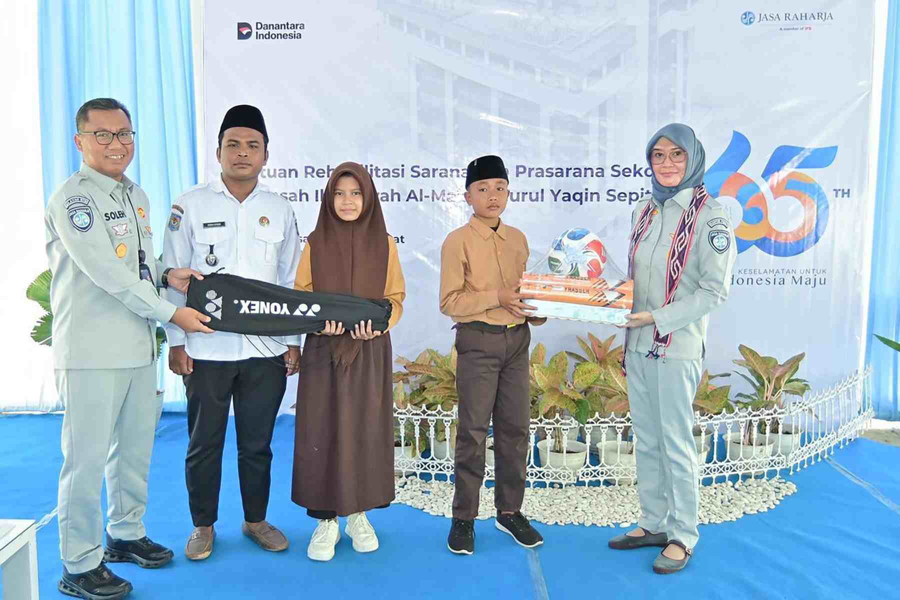 Jasa Raharja Hadirkan Bantuan Rehabilitasi Fasilitas Pendidikan di NTB, Perkuat Komitmen TJSL Berkelanjutan.