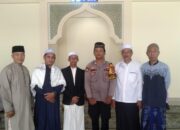 Hadir di Tengah Masyarakat, Bhabinkamtibmas Polsek Woha Jadi Khatib Sholat Jum,at