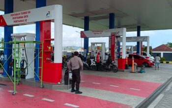 Pastikan Distribusi BBM Lancar, Polsek Labuapi Pantau Langsung Stok dan Antrean di Sejumlah SPBU