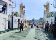Pengamanan Ketat Pelabuhan Lembar: Polisi Periksa Dokumen dan Muatan KMP Shita Giri Nusa