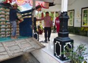 Bhabinkamtibmas Desa Bonjeruk Monitoring Kedatangan Bantuan Pangan Minyak Goreng