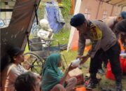 Brimob Metro Jaya Kerahkan 2 Unit Kendaraan Dapur Lapangan (Randurlap), Bagikan Bantuan Makanan untuk Korban Kebakaran Pasar Jiung