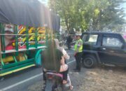 SATLANTAS POLRES DOMPU LAKSANAKAN PENGAMANAN DAN PENGATURAN ARUS LALU LINTAS PADA AKSI UNJUK RASA, SITUASI BERJALAN AMAN DAN KONDUSIF