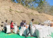 BHABINKAMTIBMAS POLSEK DOMPU PANTAU HASIL PANEN JAGUNG WARGA, DUKUNG PROGRAM KETAHANAN PANGAN NASIONAL