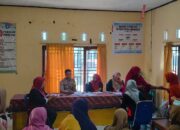 Bhabinkamtibmas Desa Lamuntet Dampingi Penyaluran Bantuan Pangan