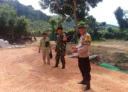 BHABINKAMTIBMAS DAN BABINSA DESA MADAPRAMA SAMBANGI PETANI JAGUNG, PERKUAT KETAHANAN PANGAN DAN JAGA KAMTIBMAS