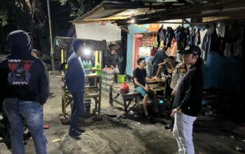 PATROLI MALAM POLRES DOMPU HADIRKAN RASA AMAN, PERSONEL BERIKAN HIMBAUAN HUMANIS KEPADA MASYARAKAT