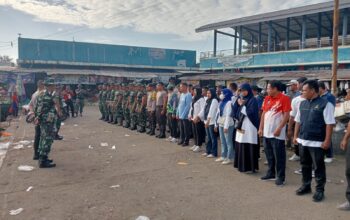 SINERGITAS 3 PILAR DI DOMPU, TNI-POLRI DAN PEMERINTAH KECAMATAN GELAR APEL GABUNGAN SERTA KERJA BAKTI BERSIHKAN PASAR BAWAH