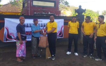 Sambut Hari Bhayangkara ke-80, Polres Lombok Barat Gelar Aksi Bhakti Sosial di Pura Segare Lingsar