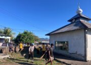 Bhakti Religi, Hari Bhayangkara ke-80 Polsek Tambora Bersihkan Mushola Al- Ikhlas di Desa Labuhan Kananga